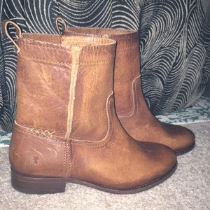 NWOT Cara Frye Boots